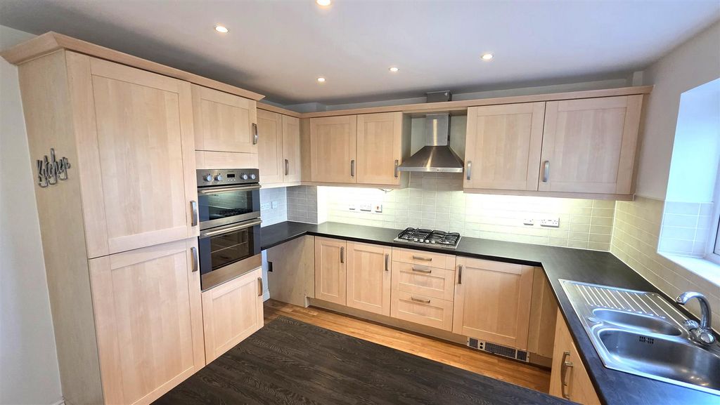 Property photo 2 of 13 Further Kitchen.Jpg