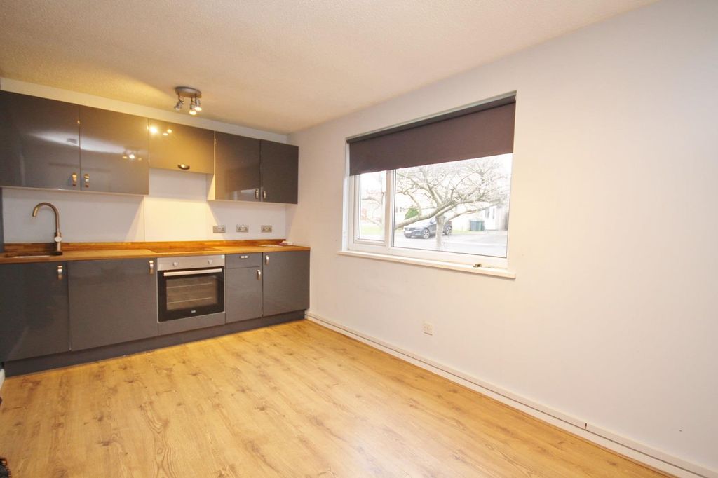 Property photo 2 of 8 Living/Kitchen Area