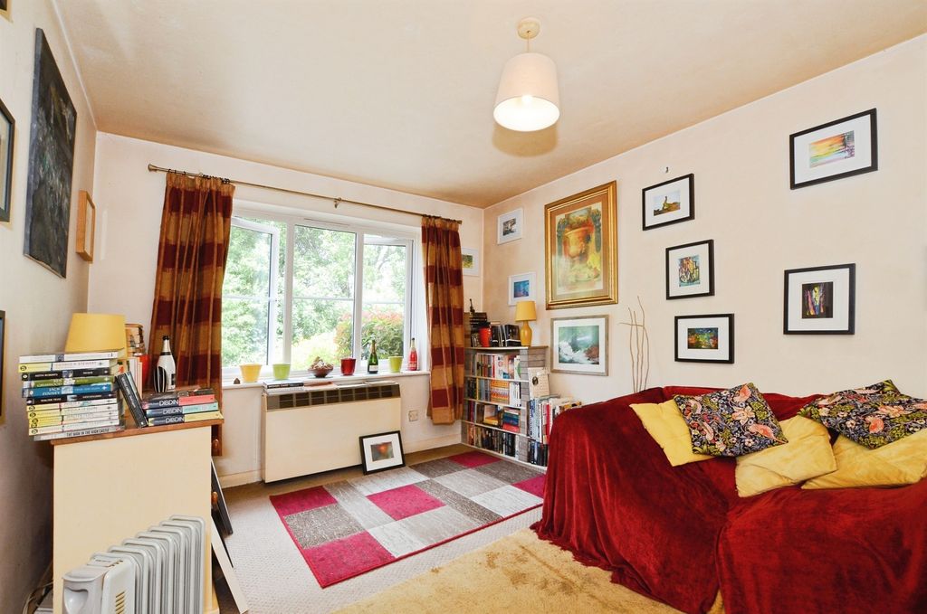 Property photo 2 of 9