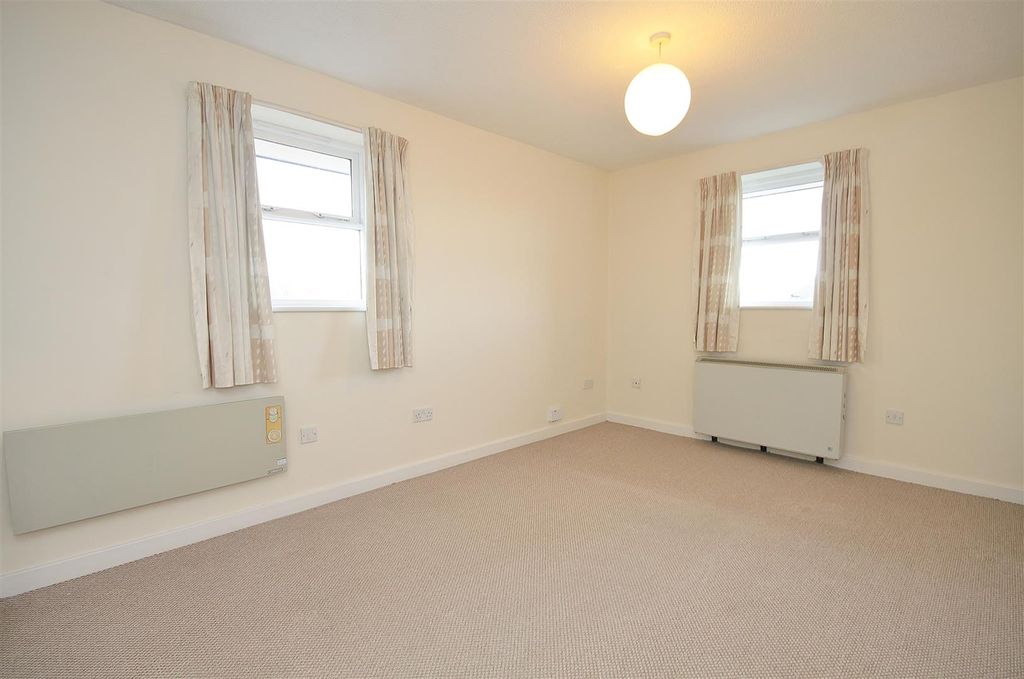 Property photo 3 of 4
