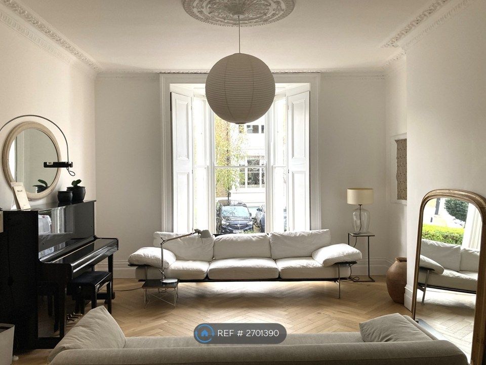 Property photo 1 of 12 Front Reception