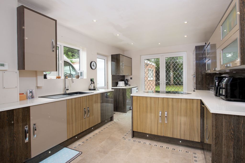 Property photo 2 of 33