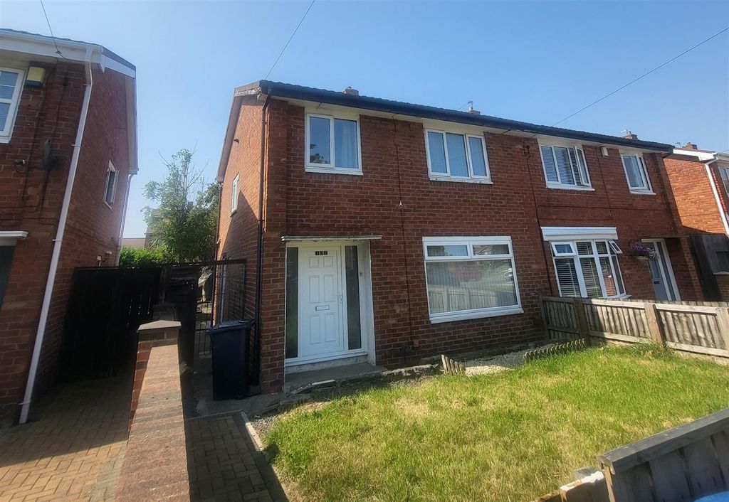 Property photo 1 of 10 102 Whiteleas Way External New.Jpg