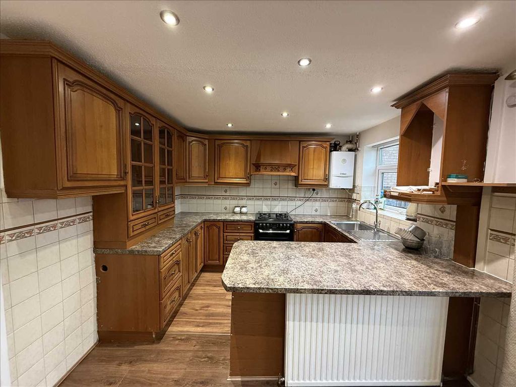 Property photo 2 of 21