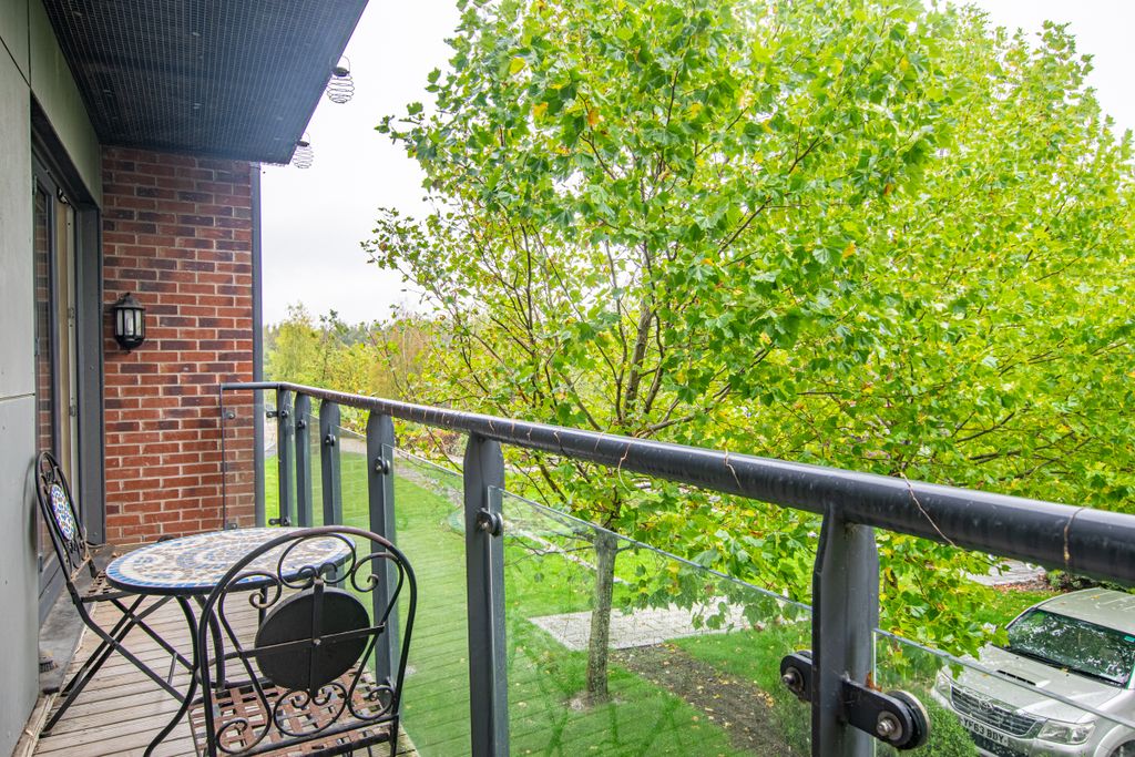 Property photo 2 of 21 Living4