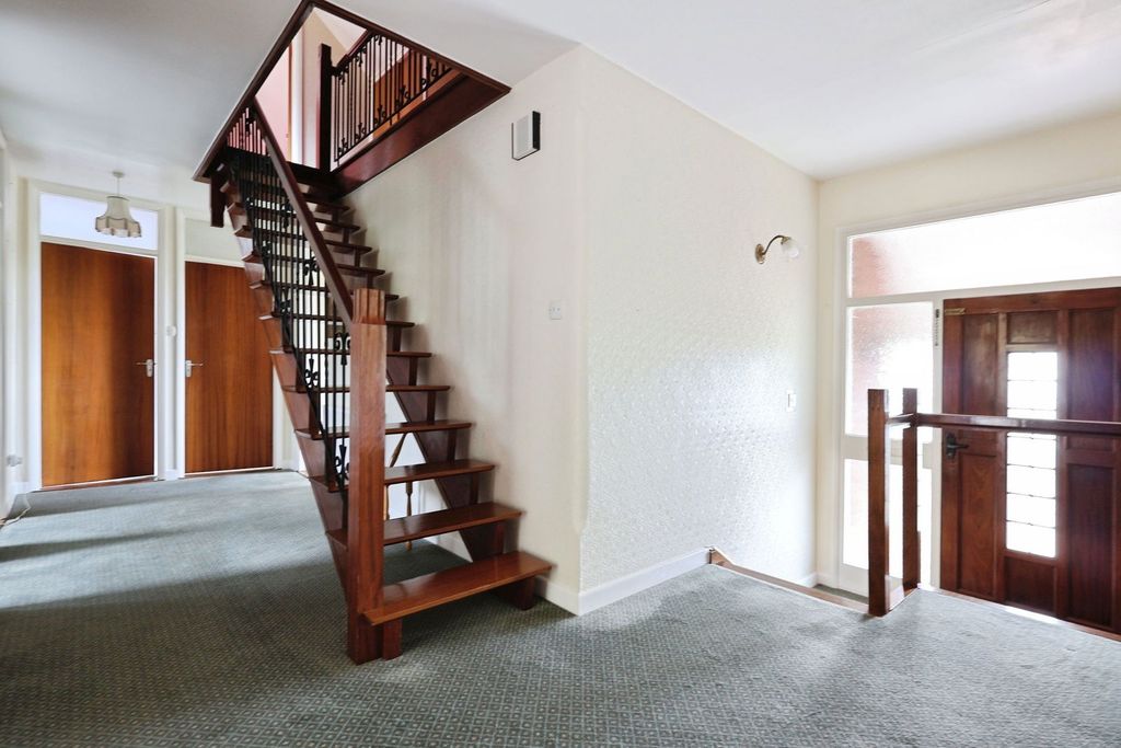 Property photo 3 of 36