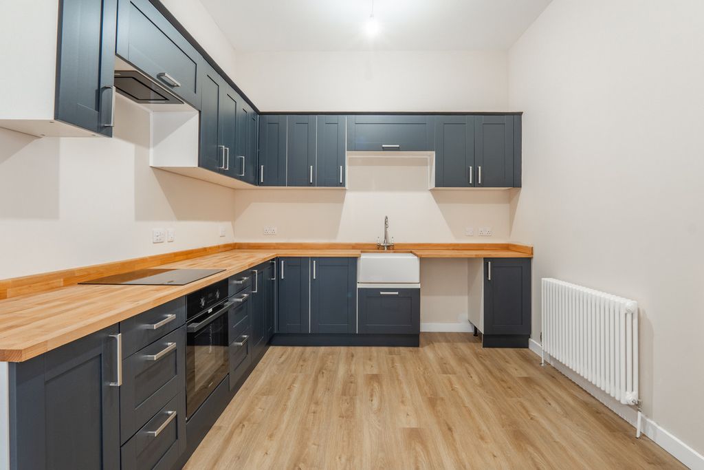 Property photo 2 of 32