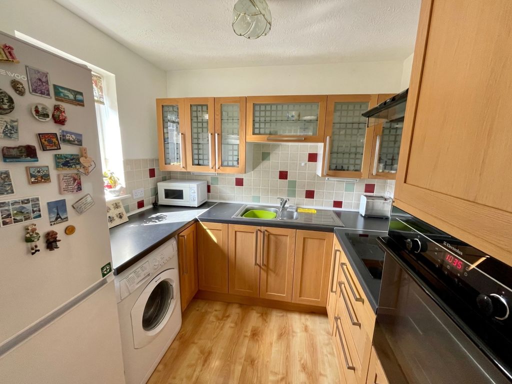 Property photo 3 of 6 Kitchen