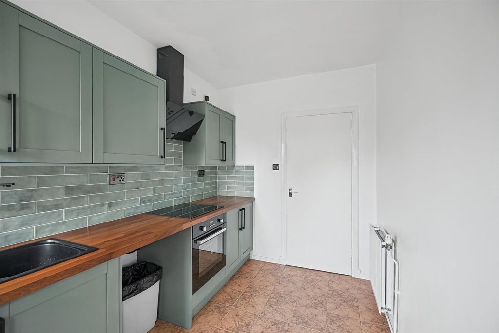 Property photo 3 of 14 Milton Park Square-11.Jpg