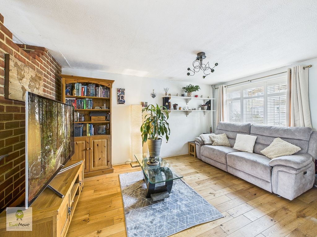 Property photo 2 of 25 Lounge