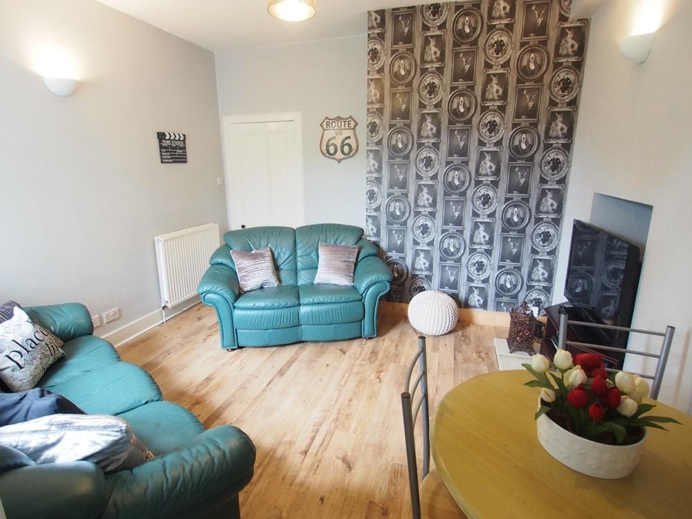 Property photo 3 of 14 Lounge