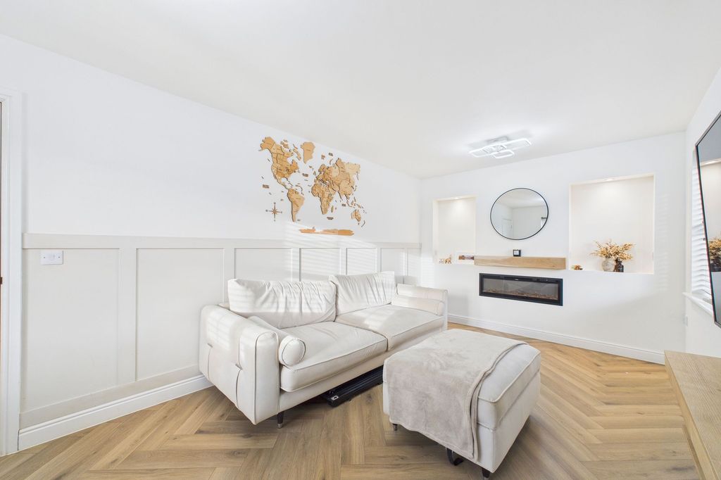 Property photo 3 of 25