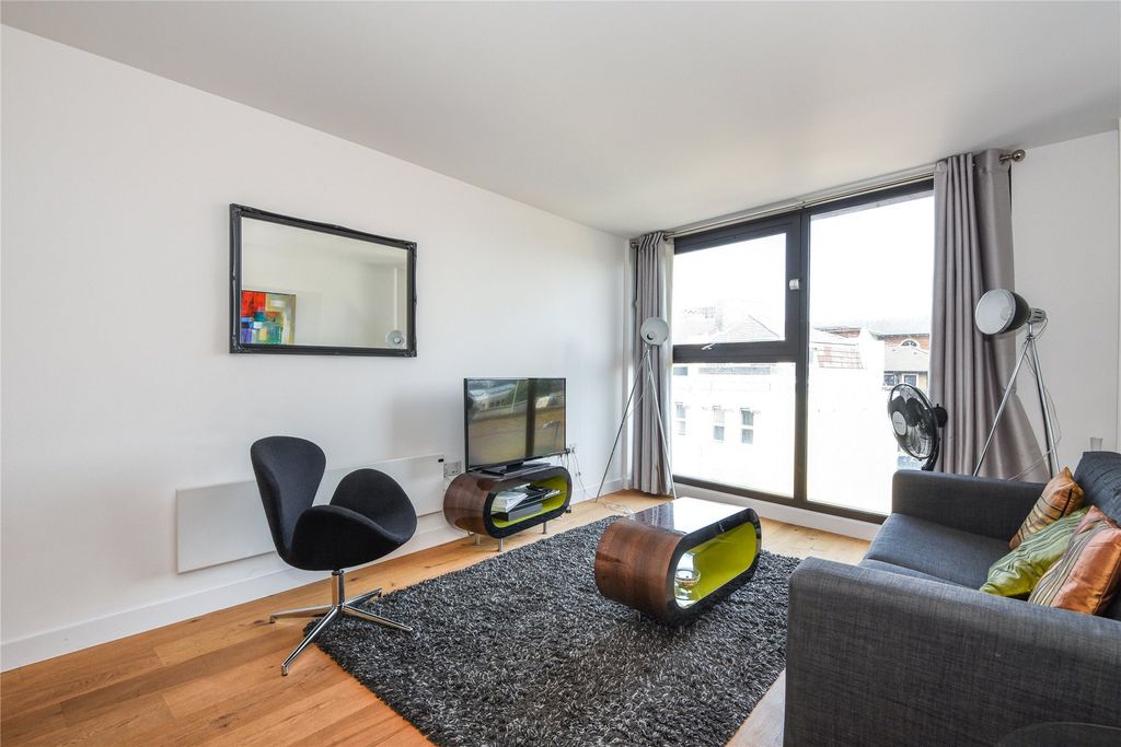 Property photo 2 of 8 209768 (1)