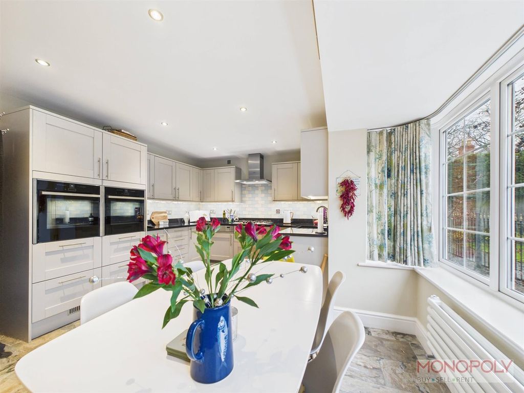 Property photo 3 of 45 Cam03815G0-Pr0374-Still009.Jpg