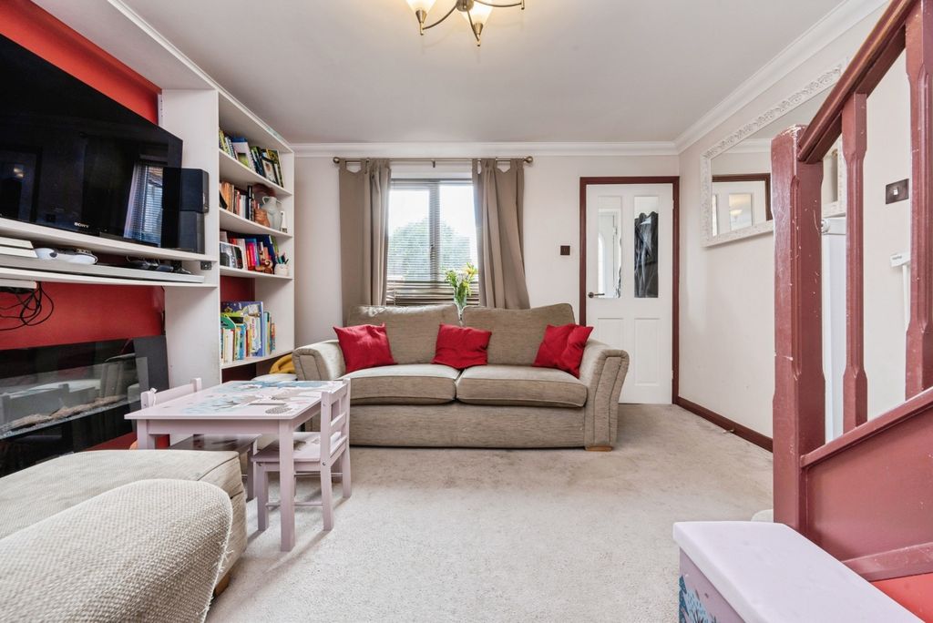 Property photo 3 of 14 Lounge