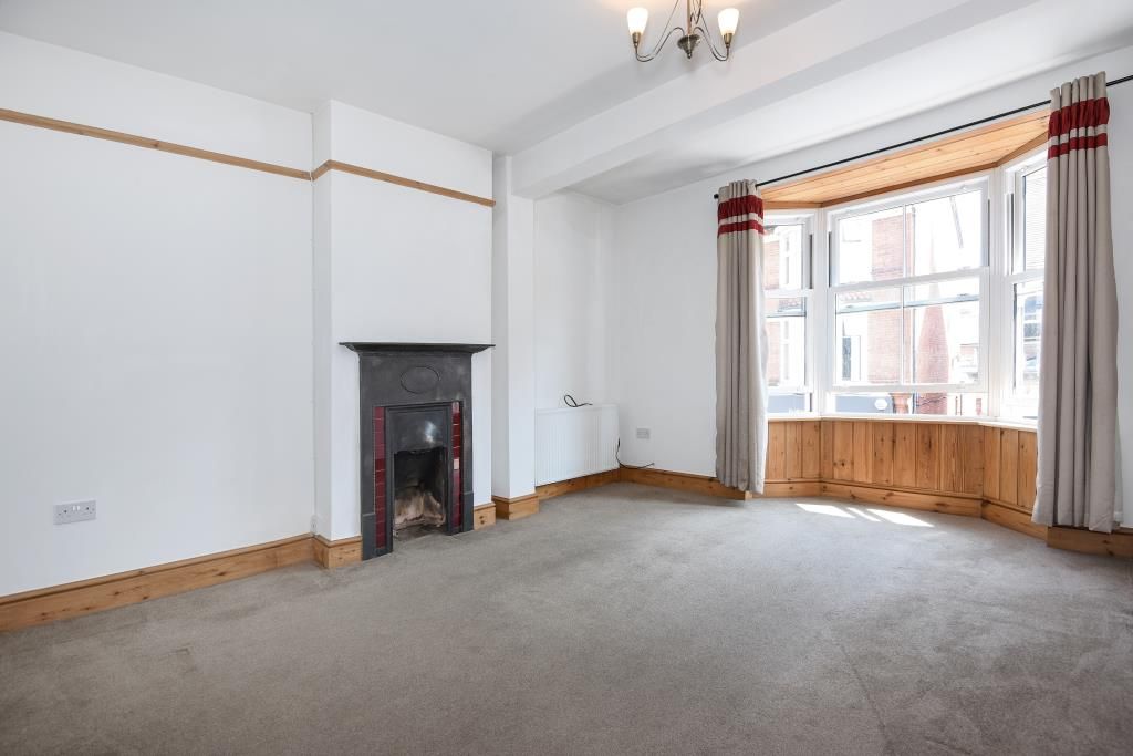 Property photo 1 of 10 Living Room