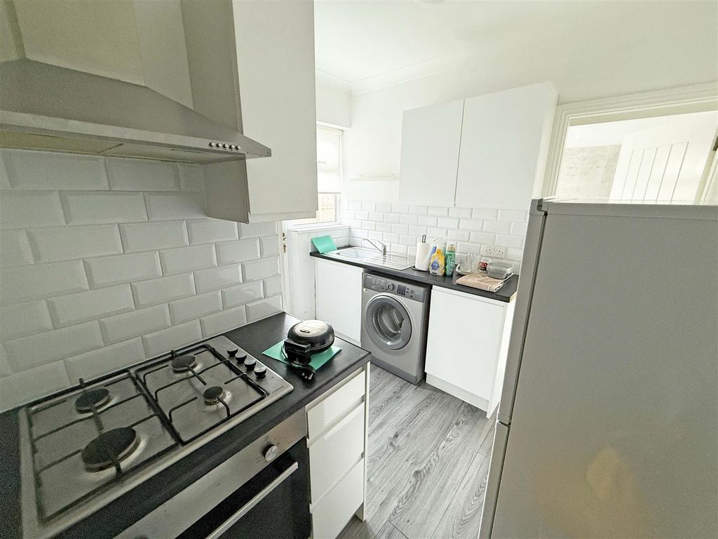 Property photo 3 of 9 Verne Road Kitchen.Jpg