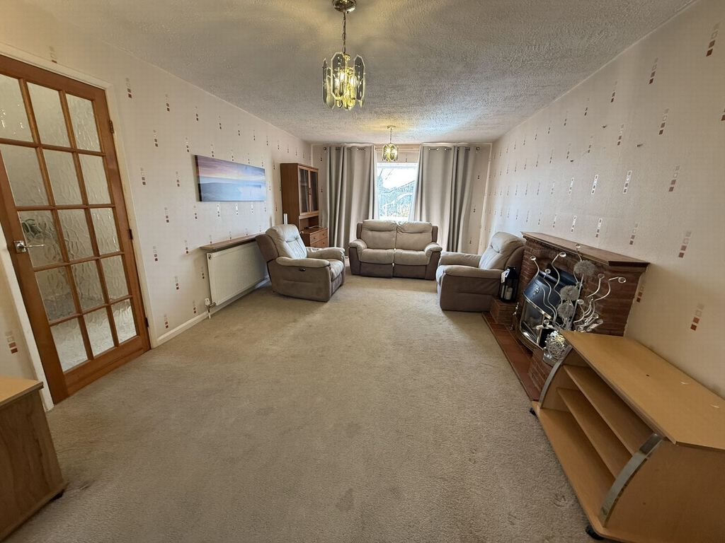 Property photo 2 of 12 Lounge