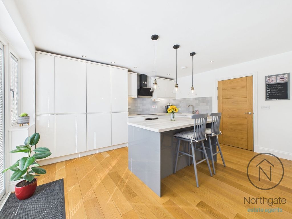 Property photo 3 of 20 Kitchen / Diner