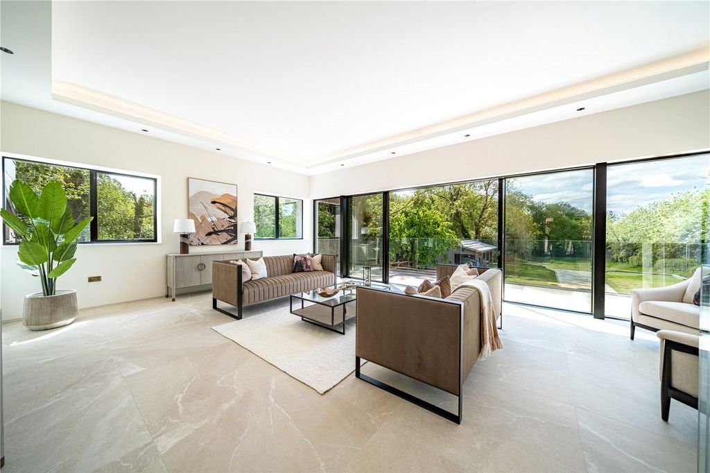 Property photo 3 of 26 Sitting Room