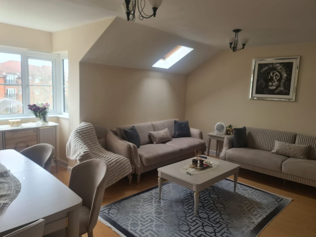 Property photo 1 of 11 2 Bed Leasehold Flat For Sale In Ottawa Court, London En10
