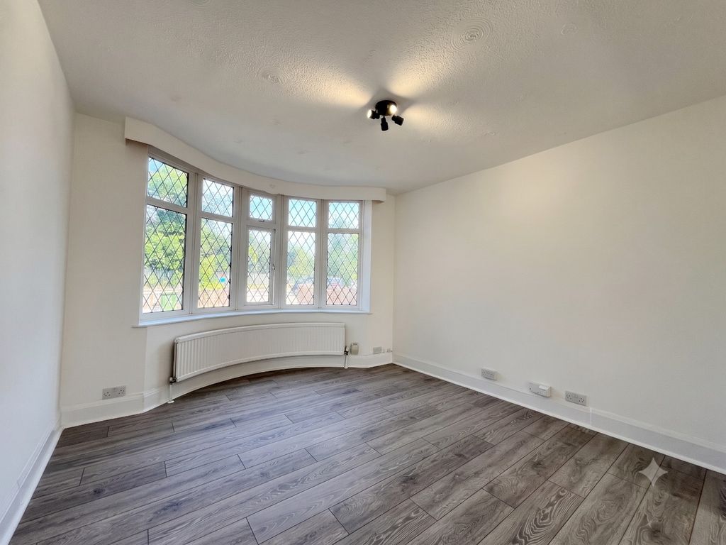 Property photo 3 of 15 5239893