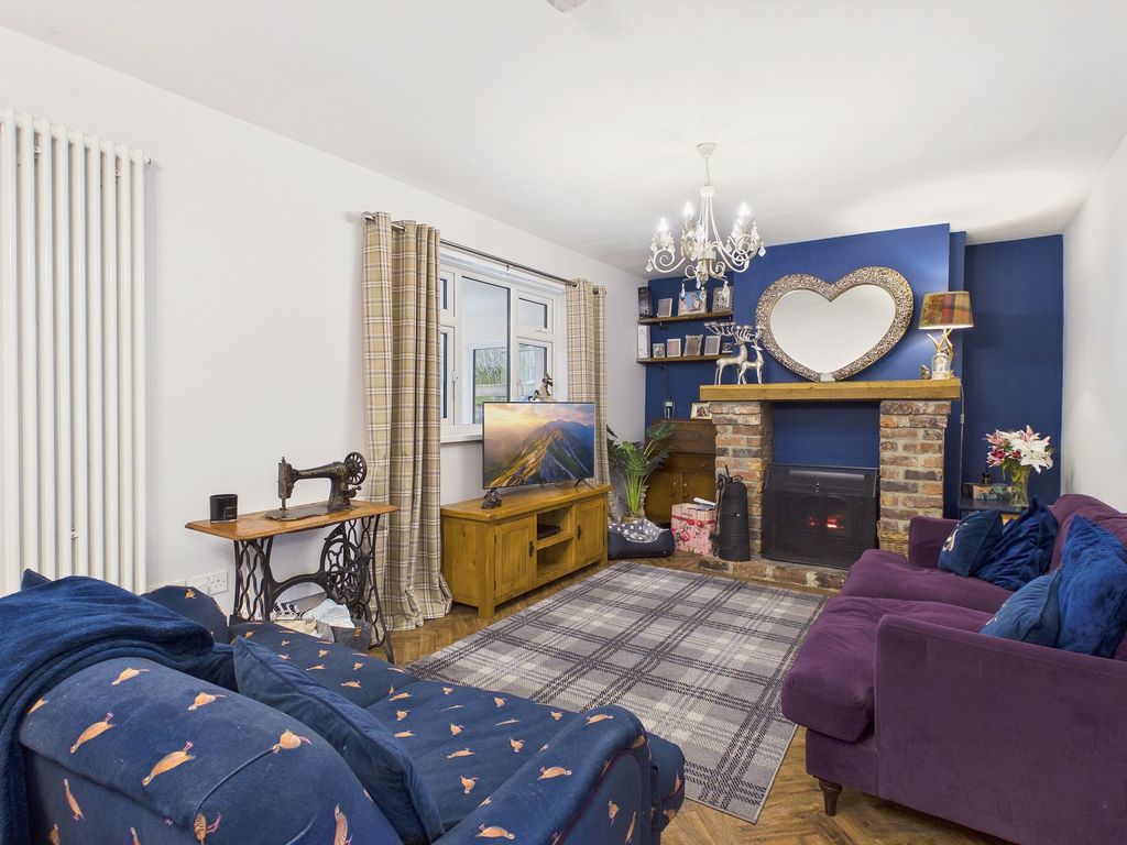 Property photo 2 of 14 Lounge