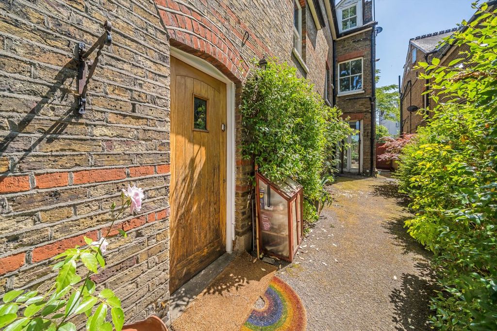 Property photo 1 of 7
