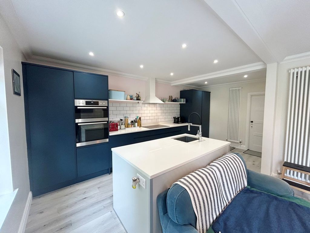 Property photo 3 of 41