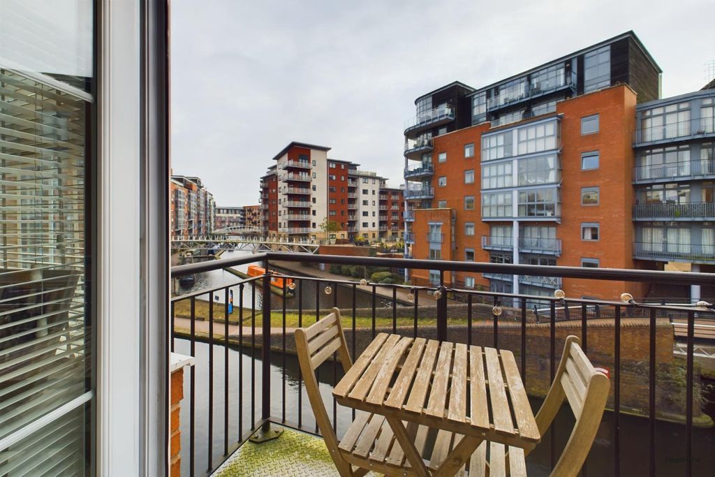 Property photo 3 of 21 Balcony