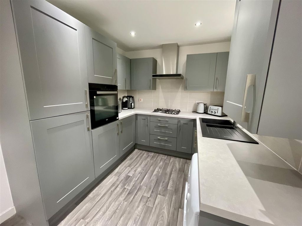 Property photo 2 of 17 Dining Kitchen
