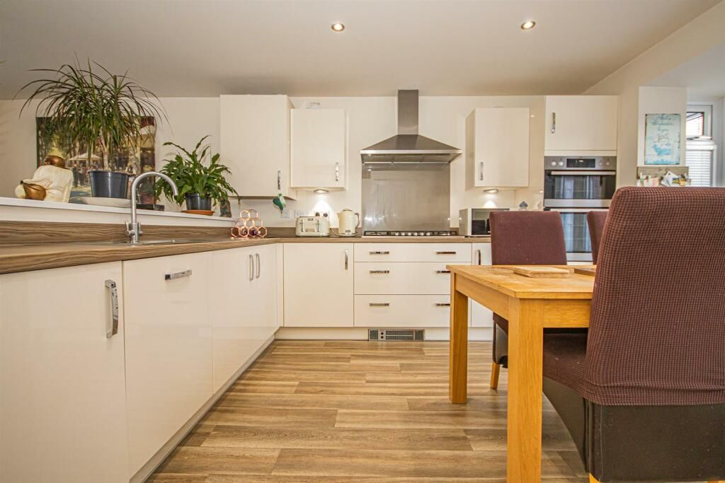 Property photo 2 of 35