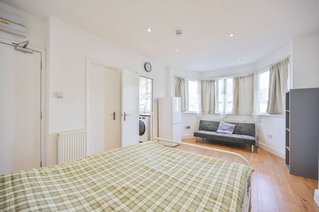 Property photo 2 of 8