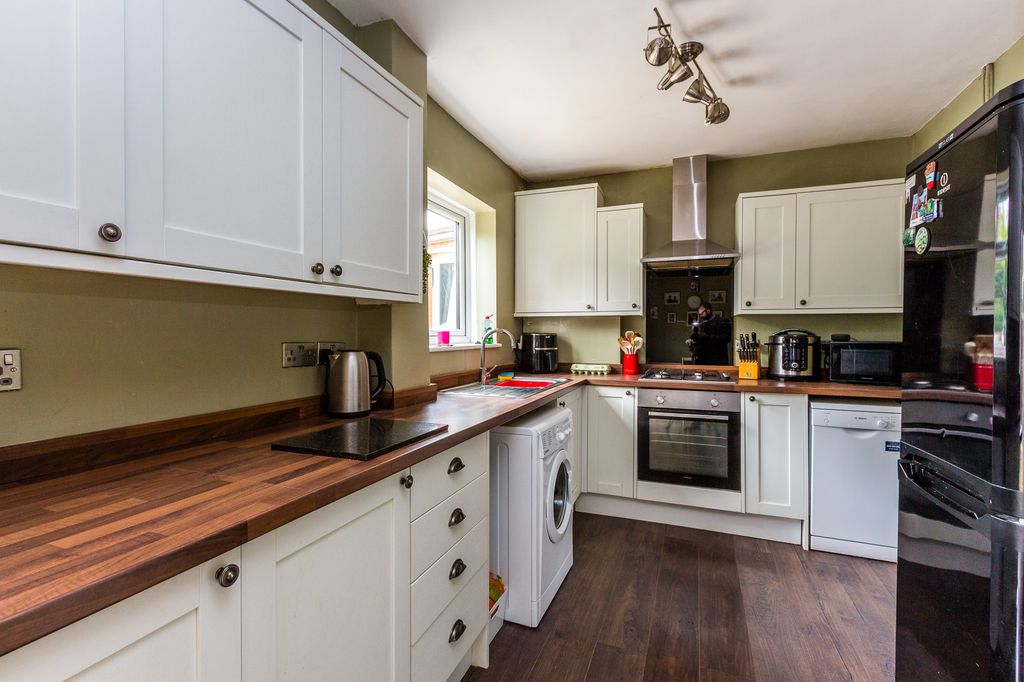 Property photo 2 of 10 Kitchen Area