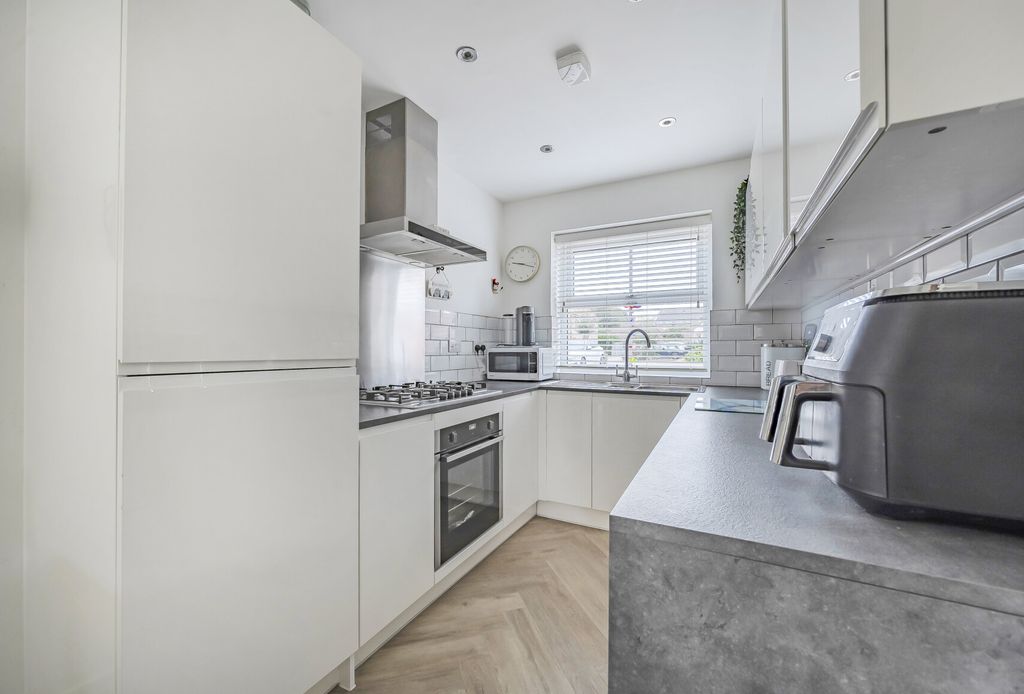 Property photo 3 of 17 1369583-6-68F0B2A...