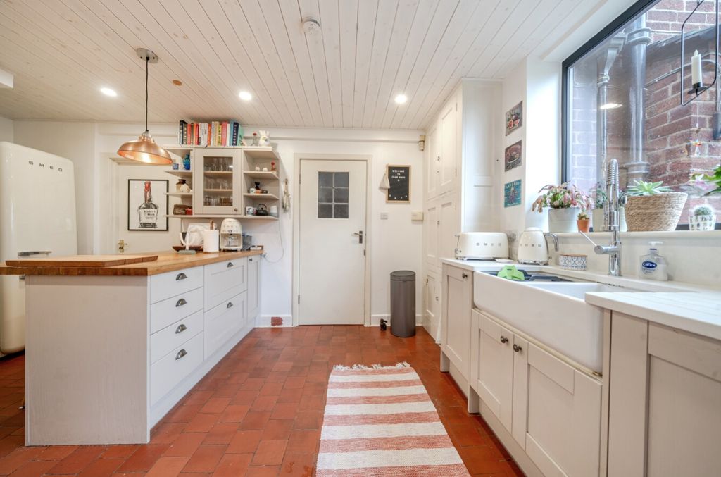 Property photo 2 of 24 1405475-14-6978007d8Fb4F