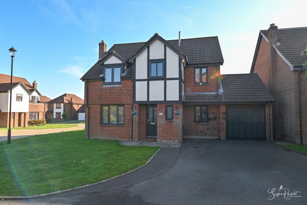 Property photo 1 of 34 Welcome To 10 Sovereign Way