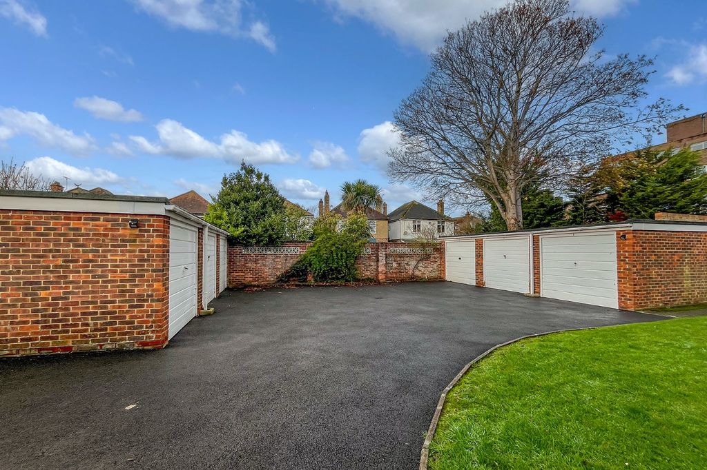 Property photo 2 of 10 Picture No. 31