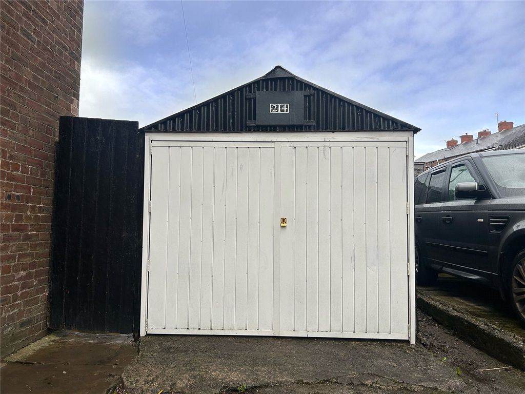 Property photo 2 of 20 Garage