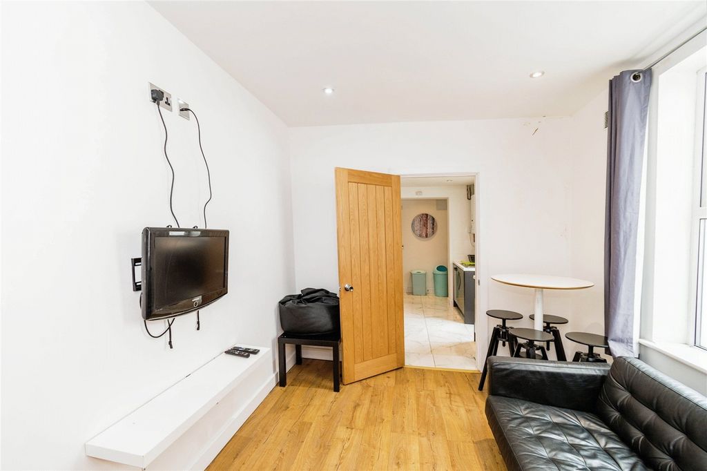 Property photo 2 of 14 Picture No. 02