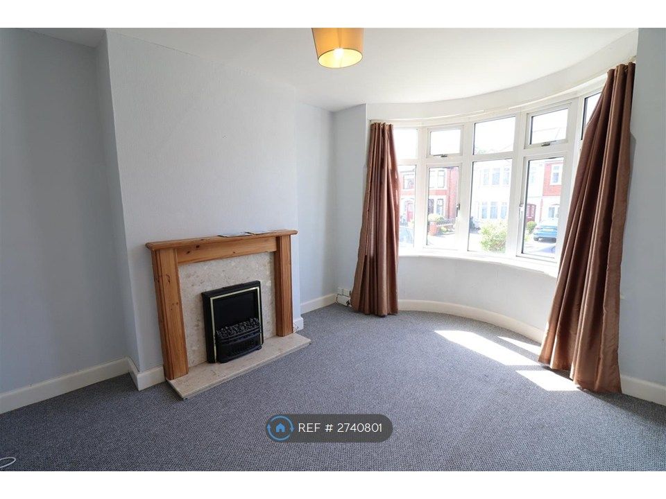 Property photo 2 of 15 Lounge