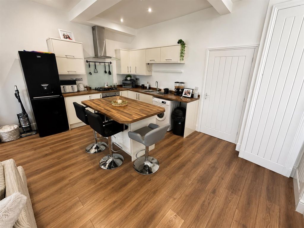 Property photo 2 of 7 Kitchen.Png