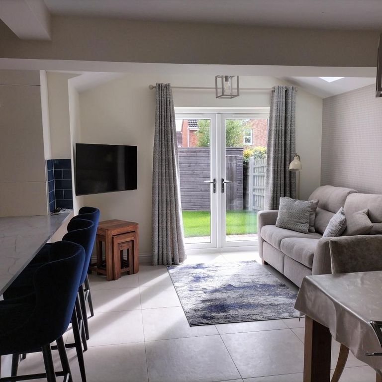 Property photo 2 of 28 Kitchen/Diner/Family Room