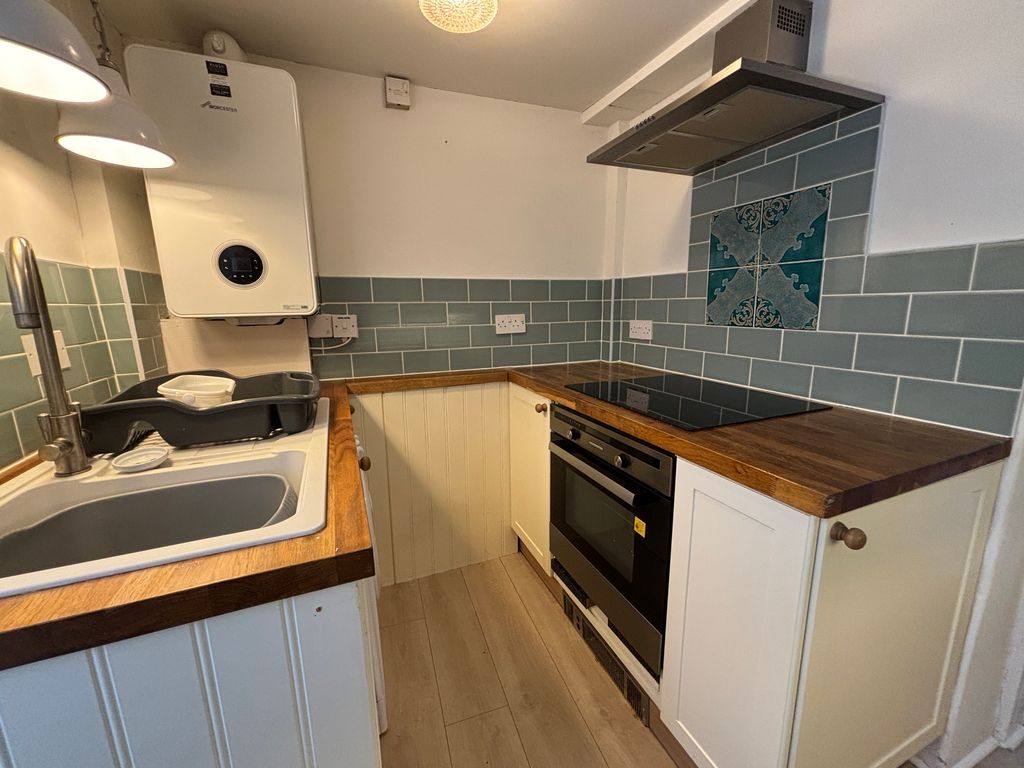 Property photo 3 of 9 Kitchen