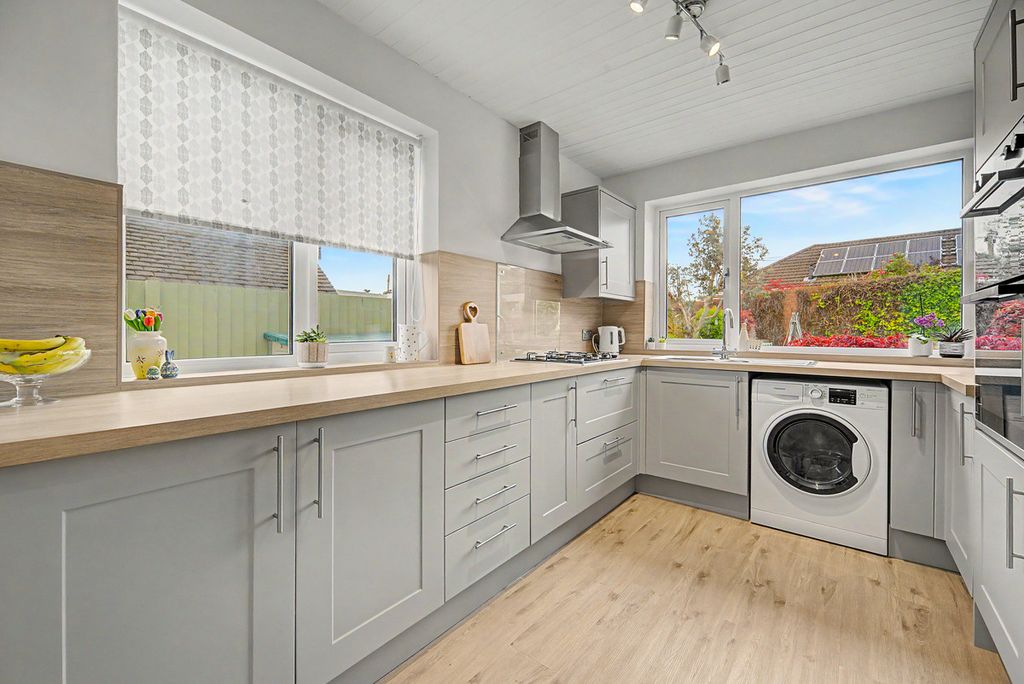 Property photo 3 of 31