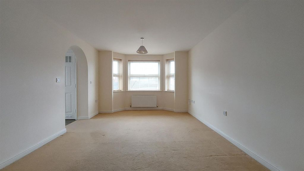 Property photo 2 of 9 Lounge