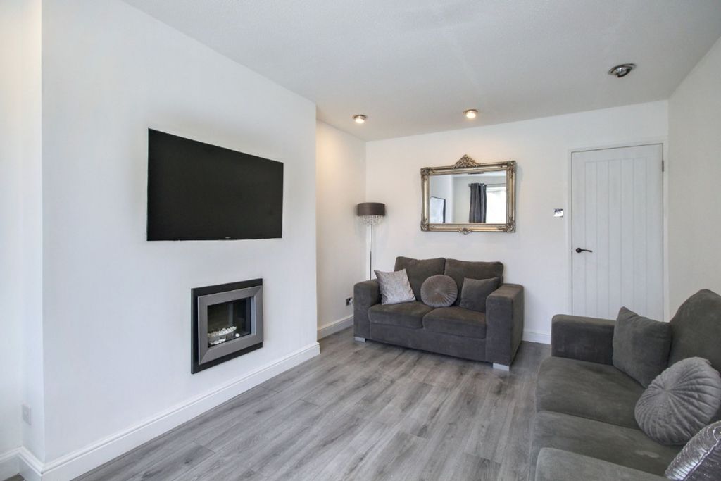 Property photo 3 of 20 Lounge