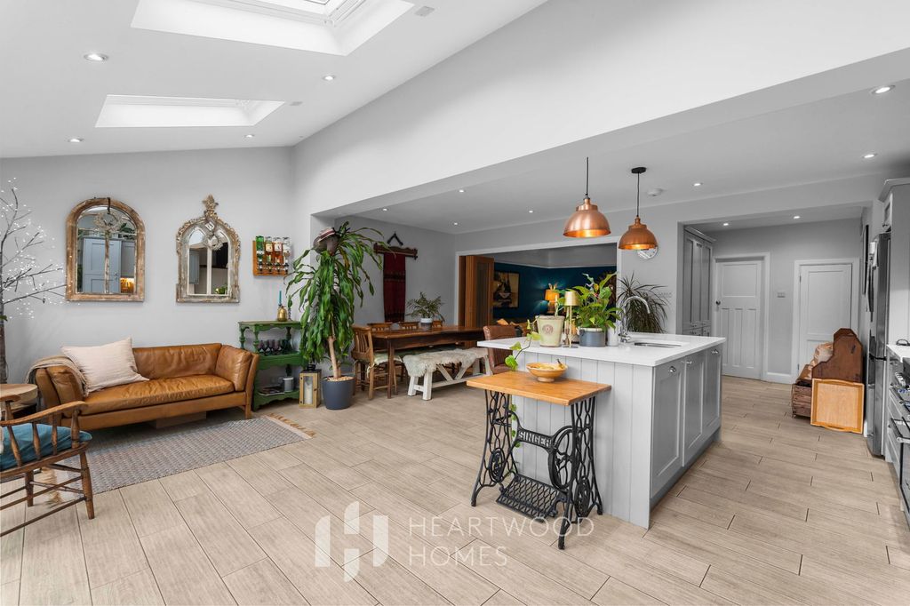 Property photo 1 of 25