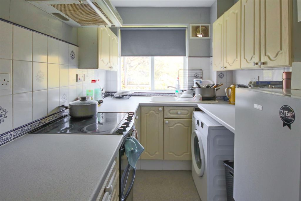 Property photo 3 of 7 Kitchen