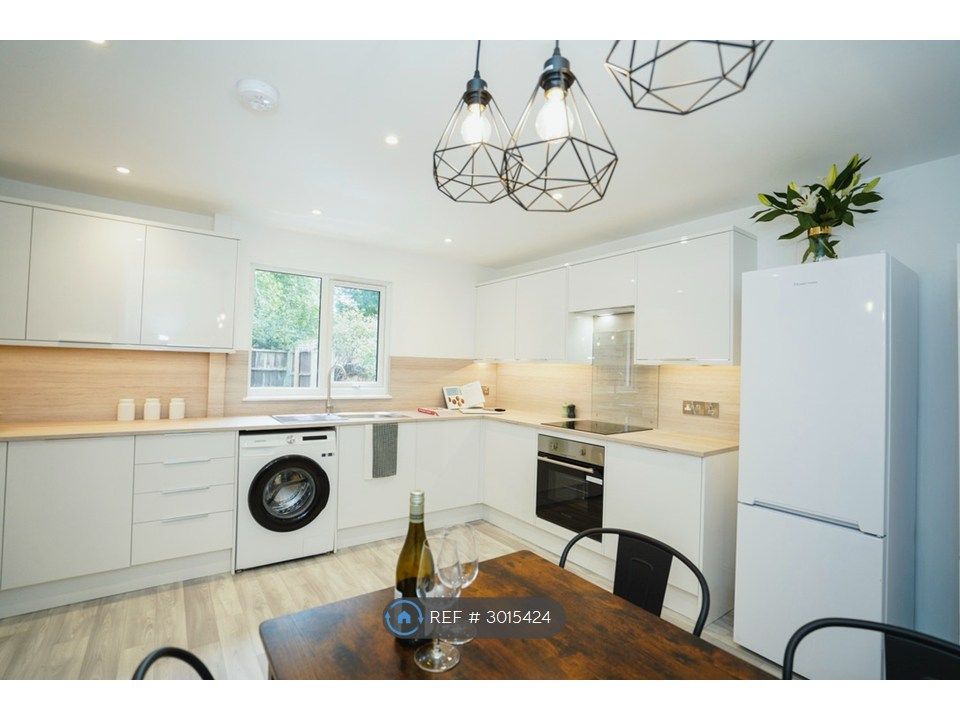 Property photo 1 of 11 Kitchen